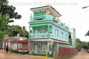 Calle Concordia # 130 entre callejón de San Diego y calle Santa Ana.