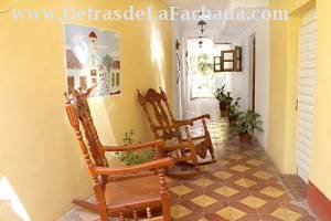 Calle Desengaño # 219 entre calle Cruz Verde y calle Frank País.