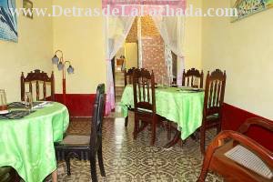 Calle Alameda # 106 entre calle Colón y calle Media Luna.