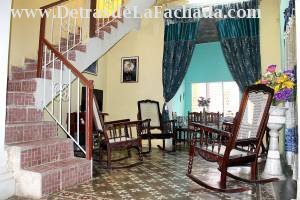 Calle Desengaño # 219 entre calle Cruz Verde y calle Frank País.