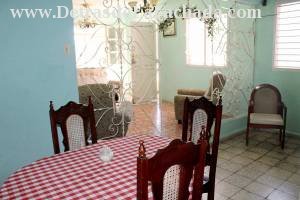 Calle Frank País # 608 entre calle Guaurabo y calle Candelaria.