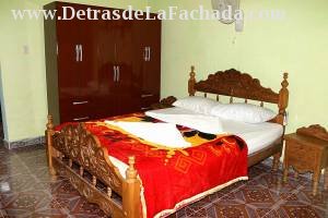 Calle Santo Domingo # 471 entre Lirio Blanco y callejón del Consejo.