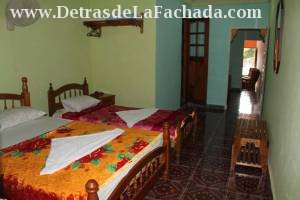 Calle Santo Domingo # 471 entre Lirio Blanco y callejón del Consejo.