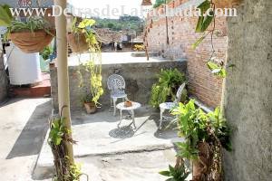 Calle Lirio Blanco # 372 entre calle Paz y calle Colón.