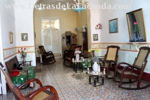 Calle Frank País # 504 entre calle Boca y Angarilla.