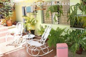 Callejón de Galdós # 2 entre calle Alameda y calle Media Luna.