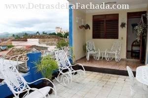 Calle Media Luna # 51 A entre calle Alameda y calle Guásima.