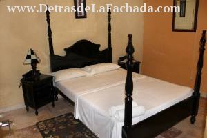 Calle Rosario # 374 entre calle Gloria y calle Media Luna.