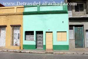 Frank País # 472 entre Callejón de las Angarillas y Callejón del Olvido.