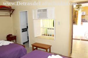 Callejón de Galdós # 2 entre calle Alameda y calle Media Luna.