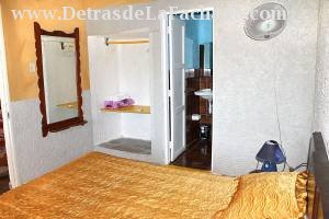 Calle Jovellanos # 167 esquina calle Perla.  Casilda.