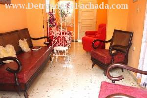 Buen Retiro # 142 entre Santo Domingo y Frank Hidalgo Gato.