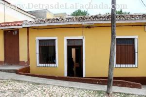 Media Luna 55-B e/c Jesus Menendez y Julio Antonio Mella.