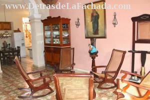 Calle Rosario # 374 entre calle Gloria y calle Media Luna.