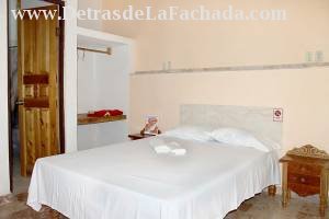 Calle Desengaño # 167 entre calle Cruz Verde y callejón del Aguacate.