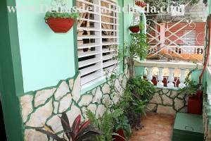 Calle Concordia # 130 entre callejón de San Diego y calle Santa Ana.