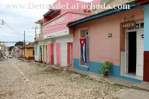 Calle Lirio Blanco  # 255 entre Santo Domingo y San Procopio.