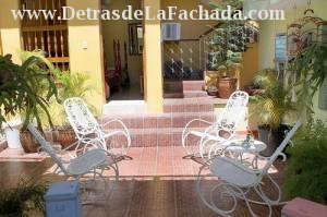 Callejón de Galdós # 2 entre calle Alameda y calle Media Luna.