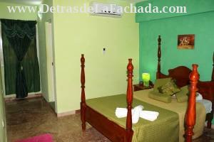 Aguacate # 108 e/c Santo Domingo y Angustia