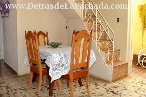 Calle Media Luna # 51 A entre calle Alameda y calle Guásima.