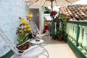 Frank País # 472 entre Callejón de las Angarillas y Callejón del Olvido.