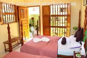 Callejón de Galdós # 2 entre calle Alameda y calle Media Luna.