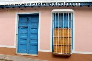 Calle Rosario # 374 entre calle Gloria y calle Media Luna.