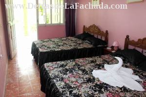 Callejón de las Angarillas # 72 (altos) e/c Aguacate y Reforma.