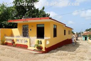 Calle Chanzoneta # 271 entre San Procopio y Luz