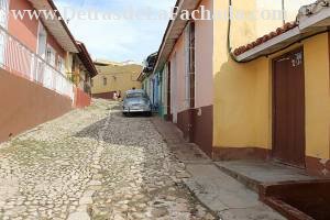 Calle Media Luna # 51 A entre calle Alameda y calle Guásima.