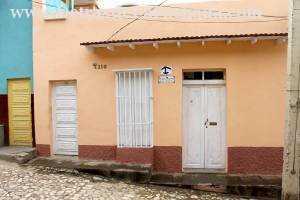 Pablo Pitch Girón 258 e/c Vicente Zuyama e Independencia.