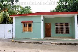 Calle Mercedes # 8 entre calle Esmeralda  y calle Línea.