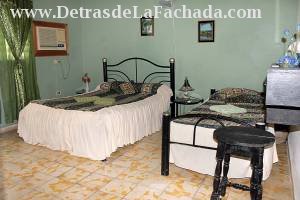 Calle Mercedes # 8 entre calle Esmeralda  y calle Línea.