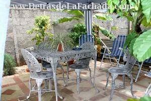 Calle Mercedes # 8 entre calle Esmeralda  y calle Línea.