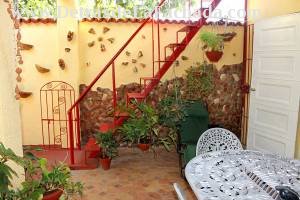 Calle Frank País # 22 entre calle Vigía y calle San Miguel.