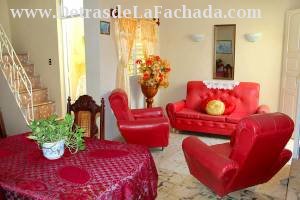 Calle Media Luna # 51 A entre calle Alameda y calle Guásima.