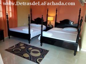 Calle Rosario # 374 entre calle Gloria y calle Media Luna.