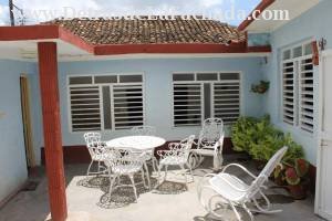 Francisco J. Zerquera 261 e/c Carlos Echenagusia y Jose Marti.