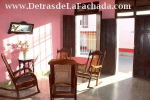 Callejón del Aguacate # 116 entre calle Santo Domingo y calle Angustia.