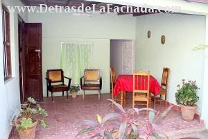 Callejón del Aguacate # 116 entre calle Santo Domingo y calle Angustia.