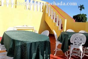 Calle Alameda # 106 entre calle Colón y calle Media Luna.