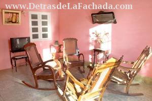 Callejón del Aguacate # 116 entre calle Santo Domingo y calle Angustia.