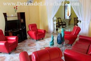 Independencia 92-B (altos) entre San José y San Antonio.