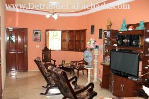 Calle Buen Retiro # 75 e/c calle Luz y San Procopio.