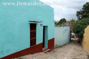 Callejón de Galdós # 3 entre calle Alameda y calle Media Luna.