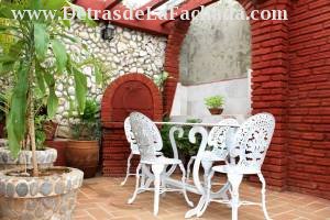 Calle Gutiérrez # 532-A entre calle Boca y calle Desengaño.