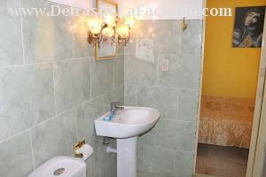 Calle Alameda # 106 entre calle Colón y calle Media Luna.