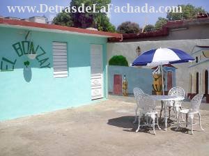 Calle Chanzoneta # 194-A (altos) entre calle Santo Domingo y Frank Hidalgo Gato.