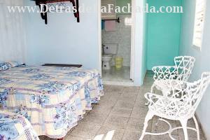 Calle Chanzoneta # 194-A (altos) entre calle Santo Domingo y Frank Hidalgo Gato.