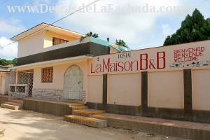 Calle Buen Retiro # 283 entre calle América y Constancia.  Trinidad. Sancti Spiritus. Cuba.